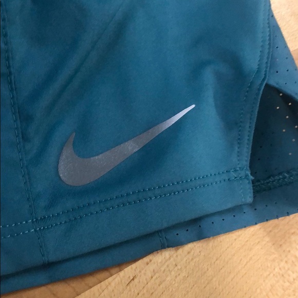 Nike W’s Crew 3” Running Shorts - Picture 3 of 4